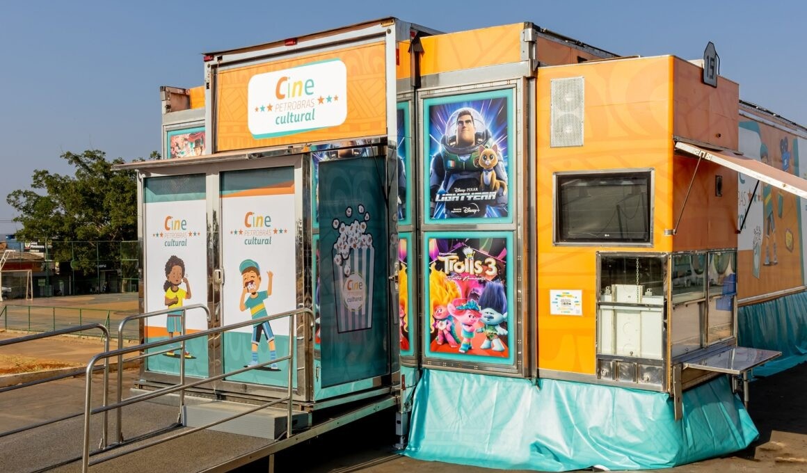 Cine Petrobras chega a São José do Norte com sessões gratuitas de Divertidamente 2 e Smurfs