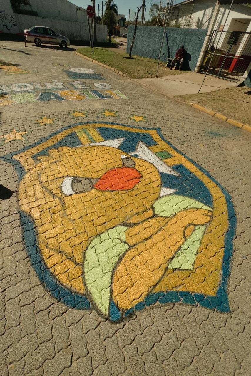 Jornal da Escola Wanda Rocha Martins resgata tradição da pintura de ruas para a Copa do Mundo no Cassino