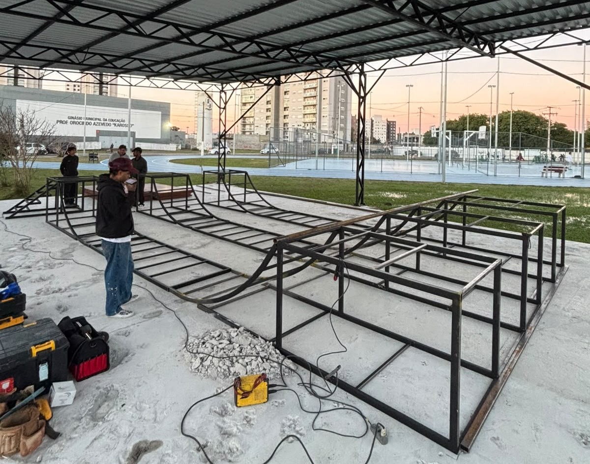 Montagem de minirrampa de skate da Red Bull em Pelotas deve ser finalizada até o final de semana