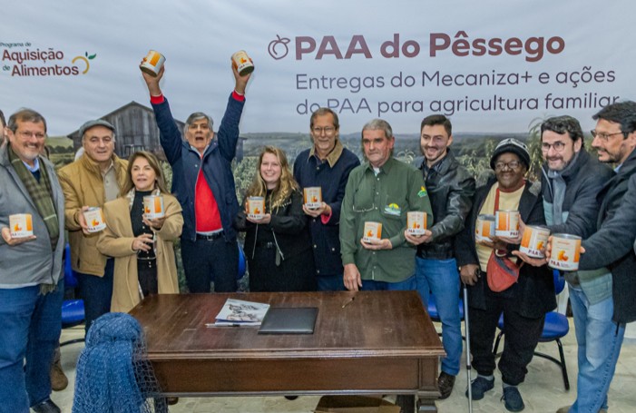 Conab faz entregas em ato na Prefeitura de Pelotas