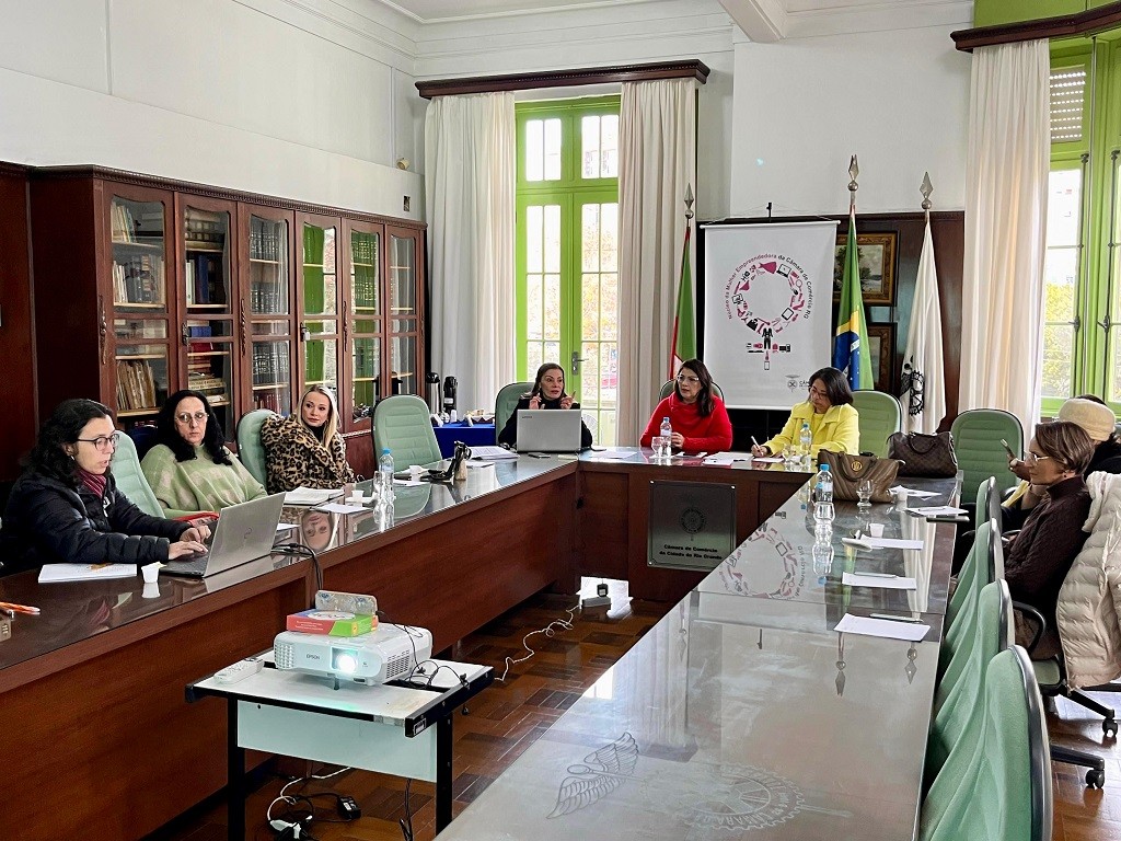 Núcleo Mulher Empreendedora avança em qualificação do projeto Selos