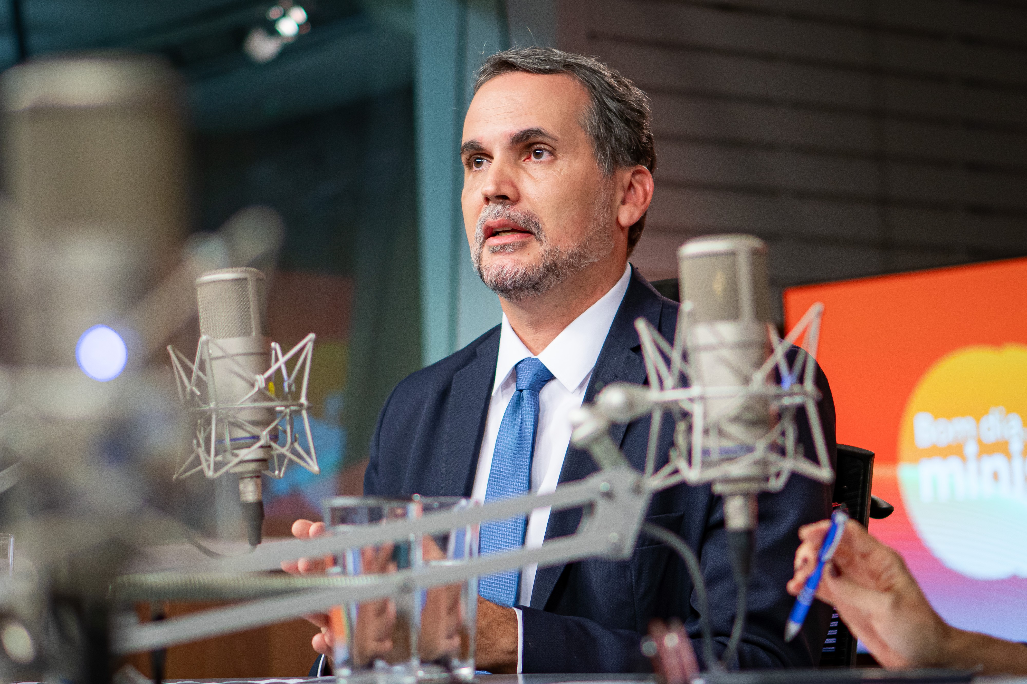 Rádio Oceano participa do Bom Dia, Ministro e questiona Bruno Moretti sobre reconstrução do RS e planejamento do país