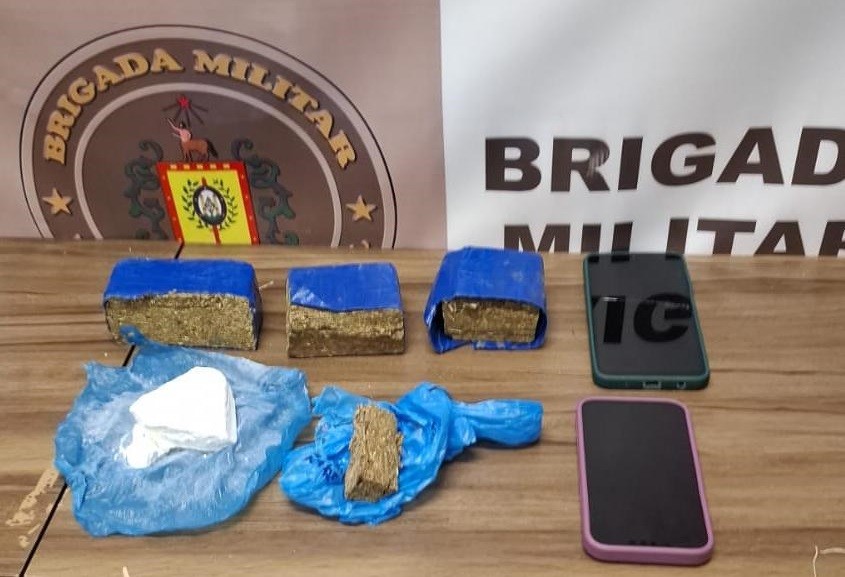 Casal é preso por tráfico de drogas, no bairro Maria dos Anjos