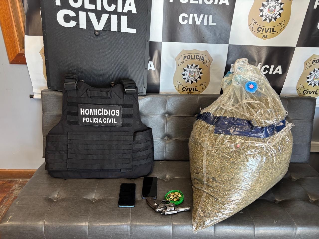     Polícia Civil prende três suspeitos de tentativa de homicídio e apreende 10,5 quilos de maconha em Rio Grande