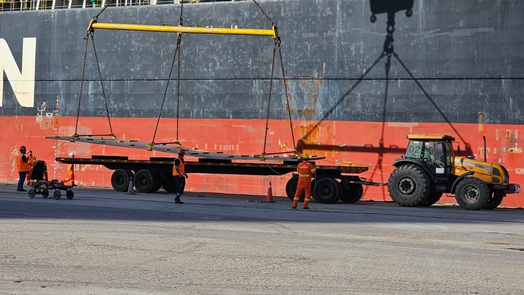 Onze mil toneladas de aço chegam ao Estaleiro Rio Grande para construção de novos navios