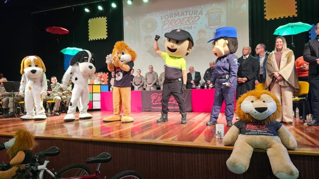 Mais de 1,3 mil estudantes participam da formatura do Proerd em Rio Grande