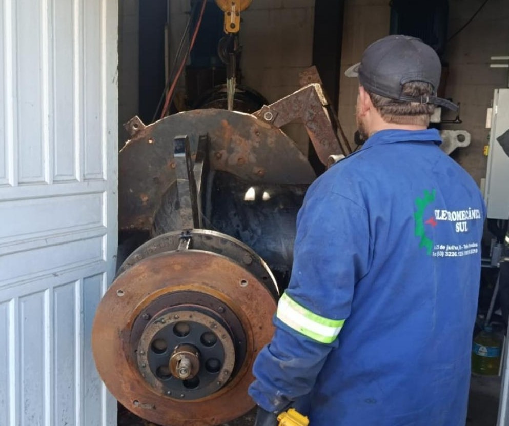 SMI substitui bomba da Casa de Bombas da Avenida Ipiranga para garantir o funcionamento do sistema de drenagem
