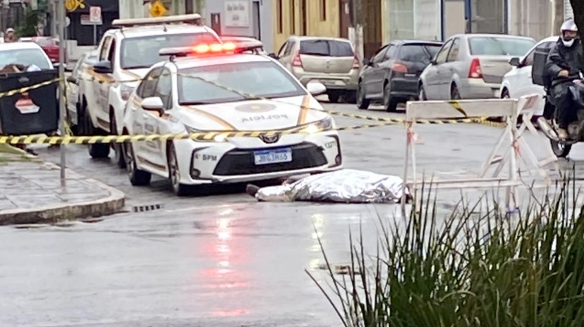 Homem tem mal súbito e morre no centro de Pelotas