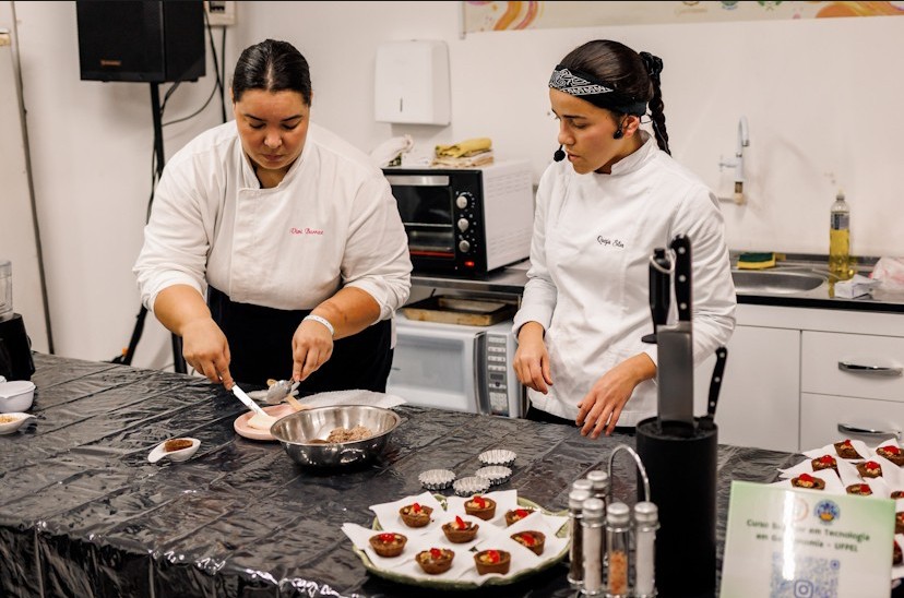 Domingo de gastronomia e cultura na Fenadoce 