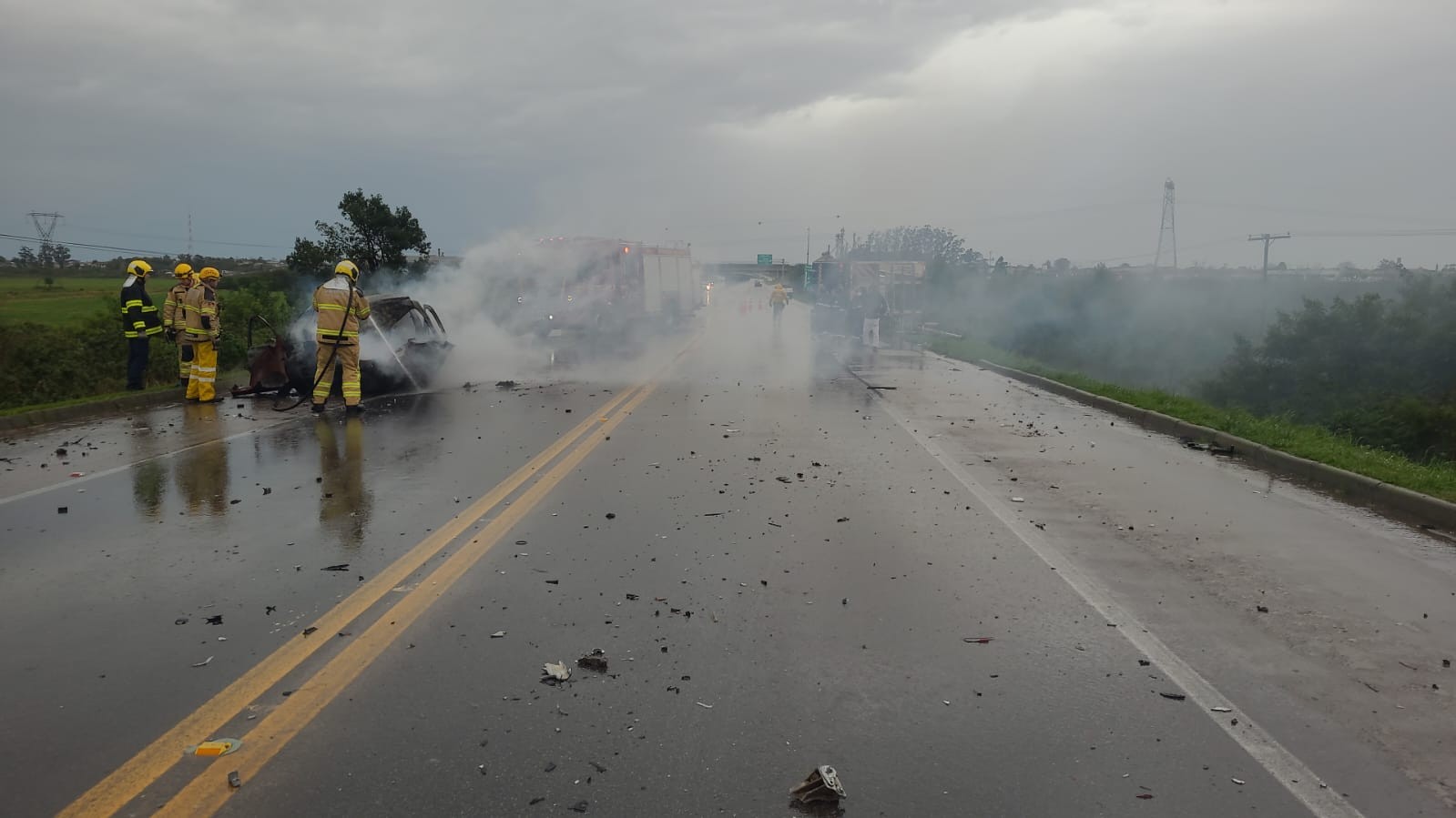 Colisão entre caminhão e carro resulta em morte na BR-116