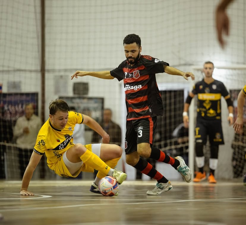 Paulista joga mal e perde para o Cerrito Futsal em casa