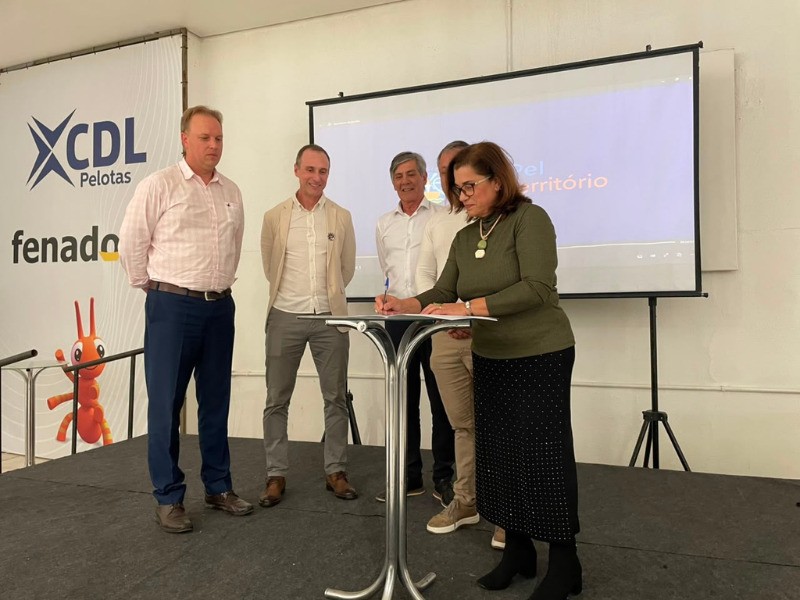 Azonasul e UFPel firmam compromisso voltado ao desenvolvimento regional