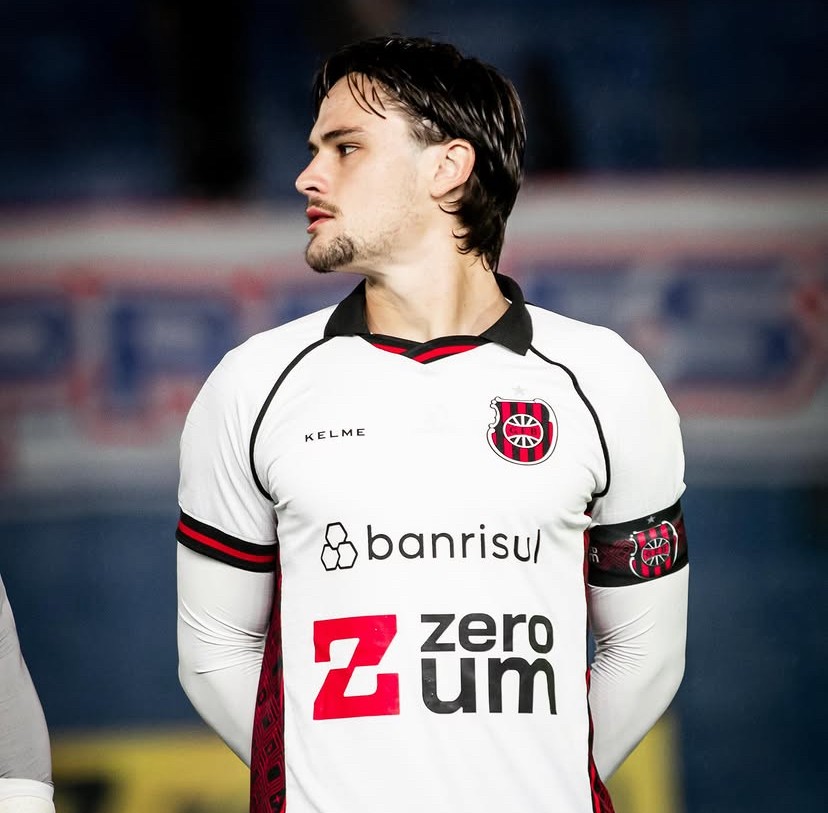 Brasil confirma a saída do capitão Júlio Simas