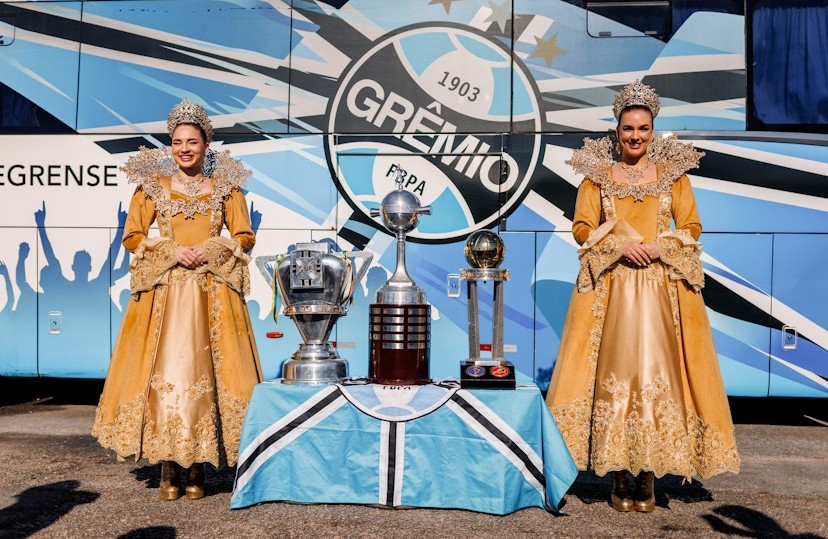 Ônibus e taças do Grêmio foram atração na Fenadoce