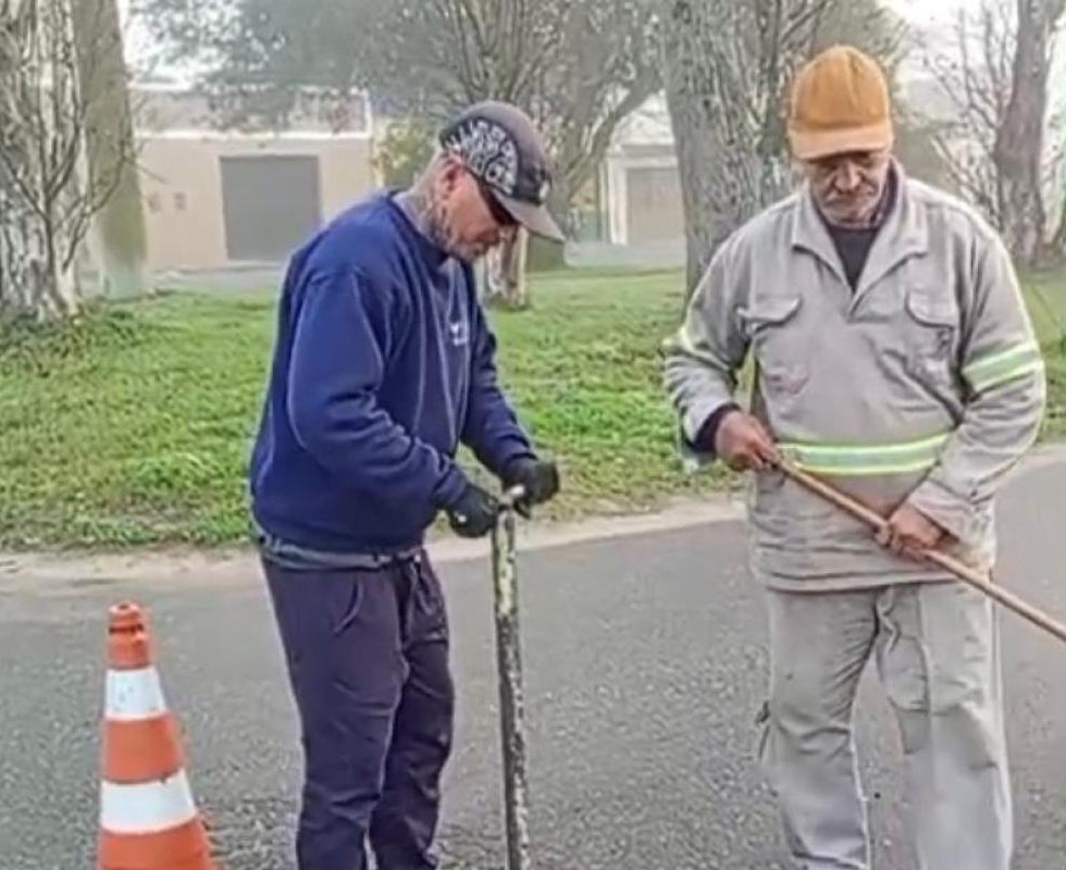  Prefeitura intensifica recuperação de vias com operação tapa-buraco e nivelamento de ruas