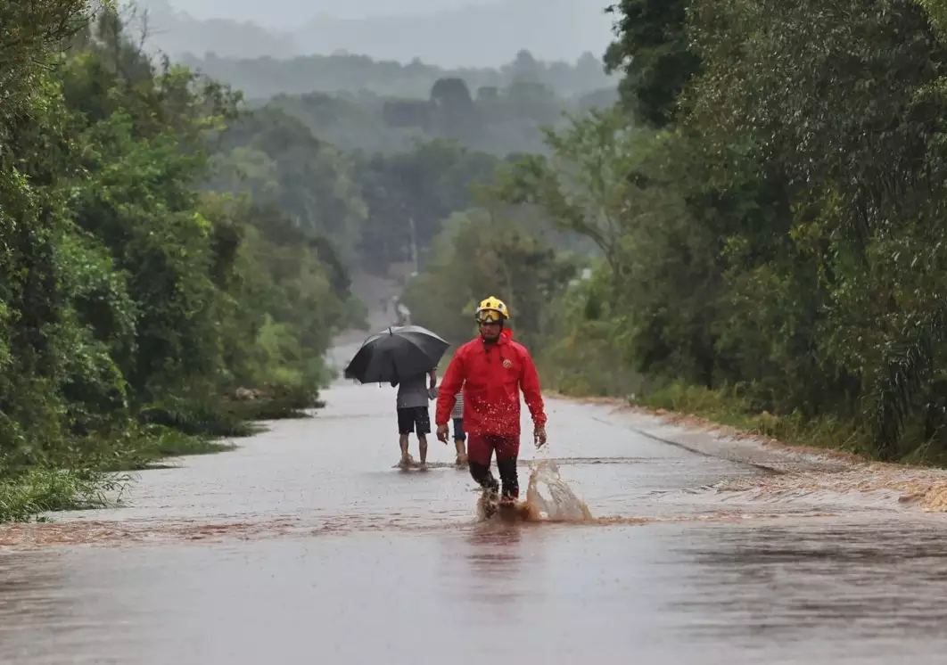 Chuvas e alagamentos aumentam risco de doenças e acidentes; SES orienta população sobre cuidados