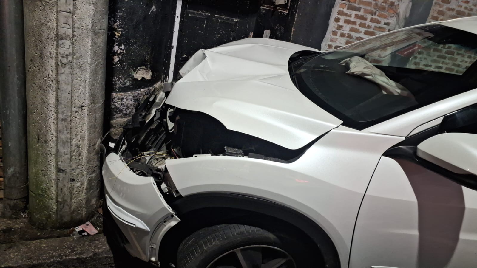 Após  colisão, carro é abandonado no centro de Pelotas e recolhido pela STT