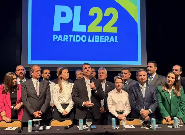 Flávio Bolsonaro anuncia Alfredo Gaspar como candidato a vice-presidente na chapa do PL