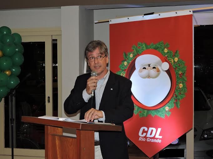 Carlos Pavão Xavier é reeleito na CDL