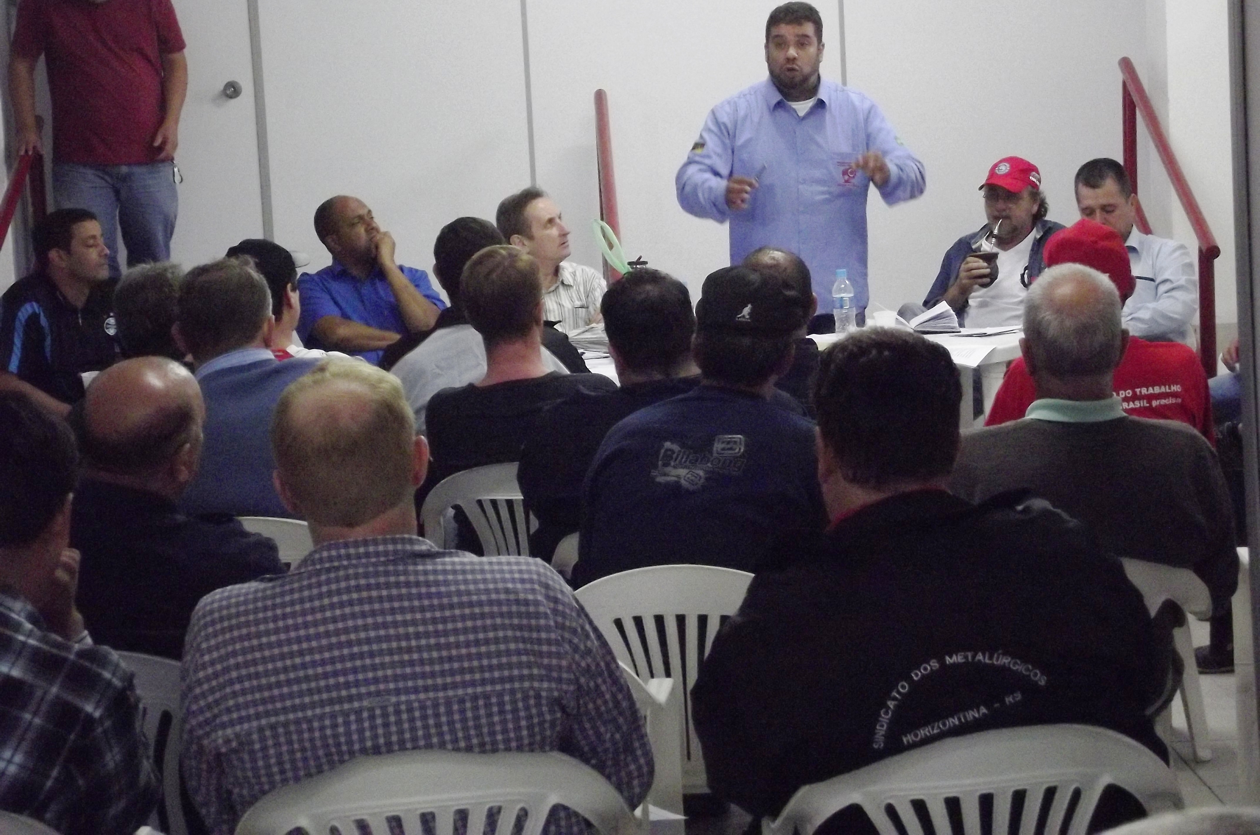 Metalúrgicos rejeitam proposta em assembleia 