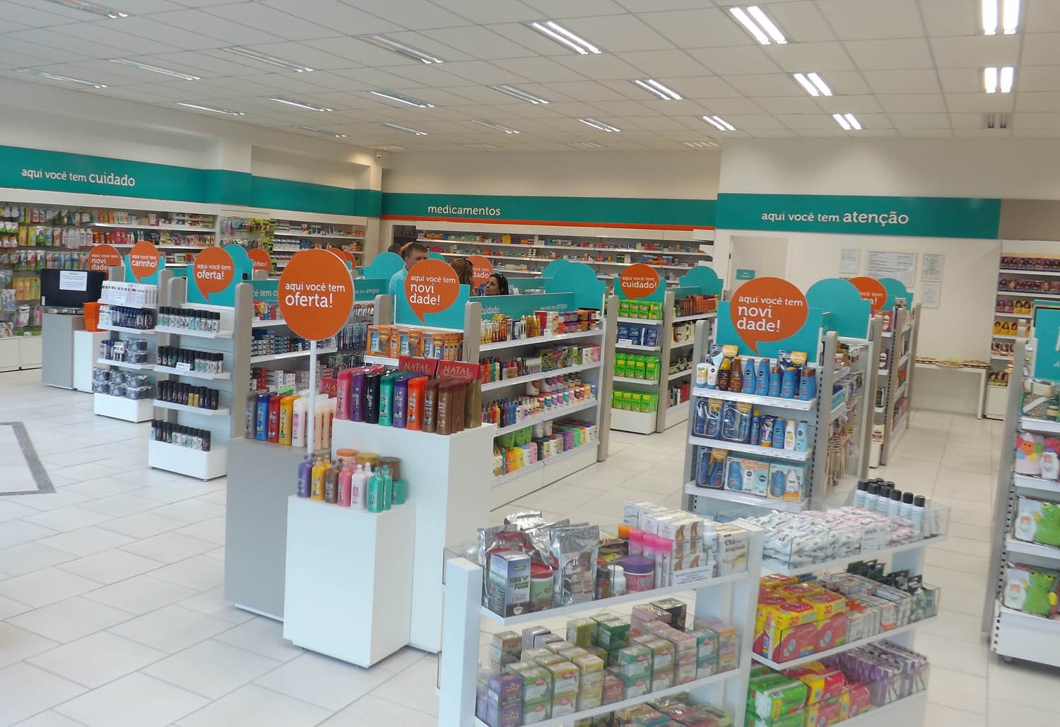 Farmácias Associadas lança novo layout interno para lojas
