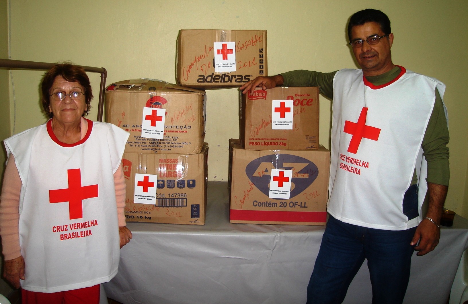 Ação social arrecada gêneros alimentícios e água para vítimas de tornado