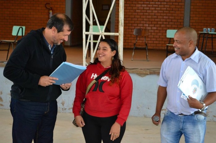 Moradores do Bairro Castelo Branco II recebem escrituras