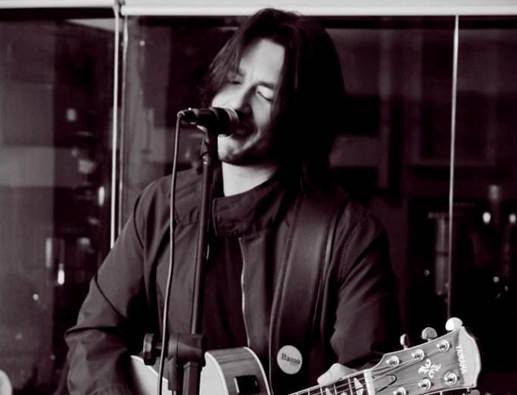 Thiago Chagas se apresenta no Praça Musical