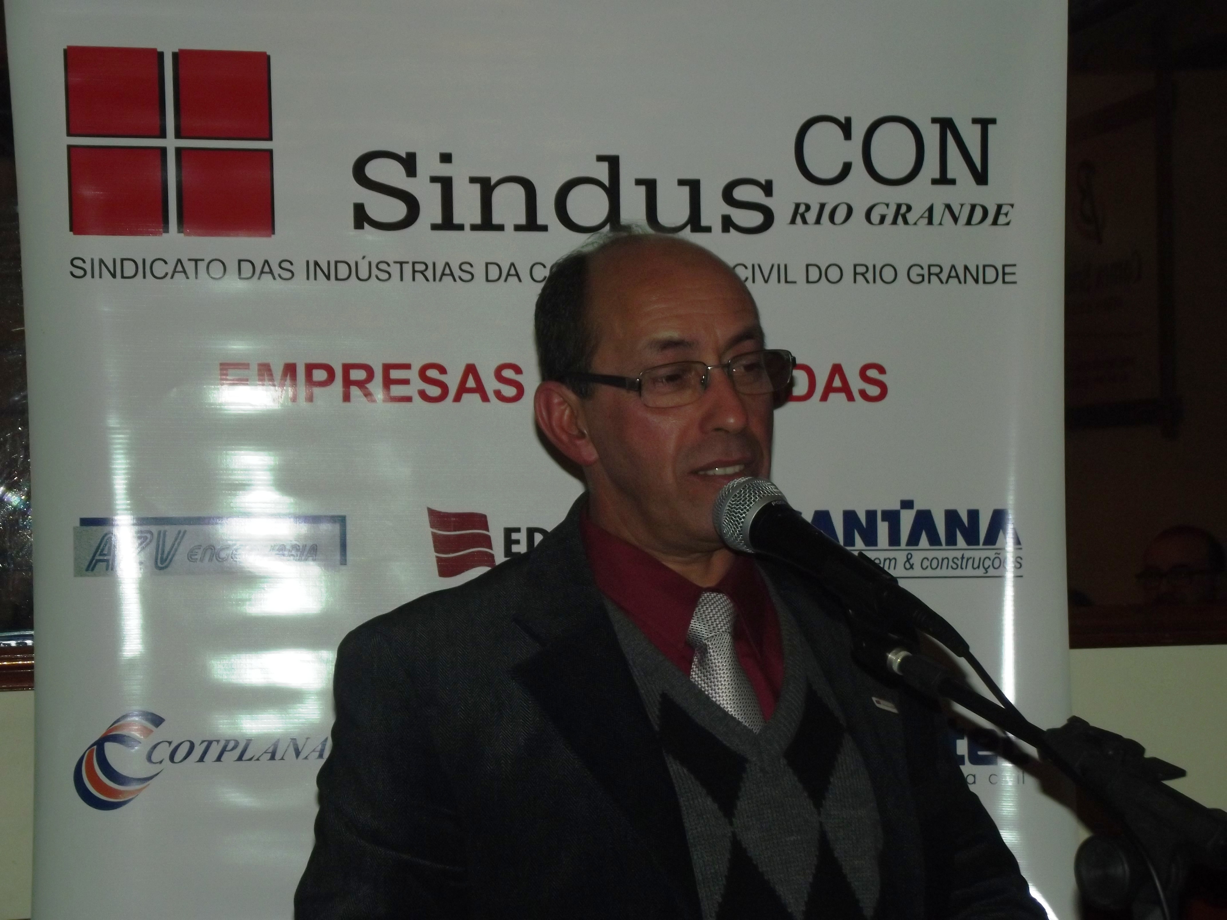 Sinduscon irá ao prefeito solicitar agilização nos licenciamentos para a construção