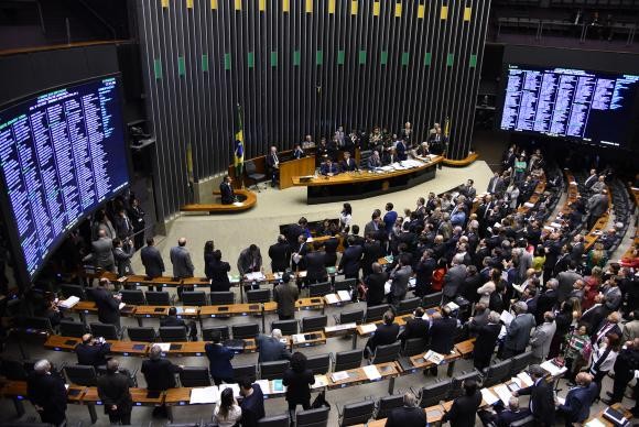 Câmara aprova o fim da reeleição para cargos executivos 