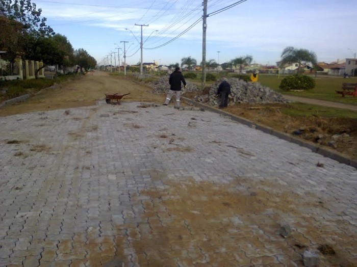 Calçamento do segundo trecho da Av. Atlântica inicia no Cassino