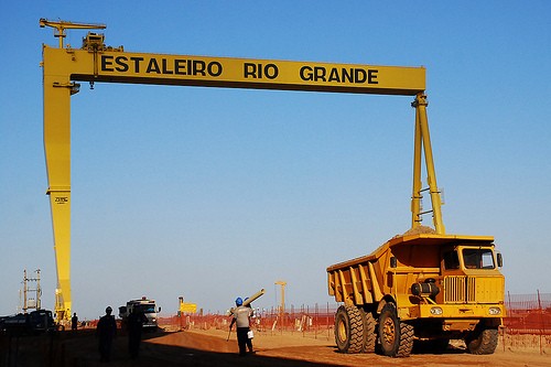 Comitiva rio-grandina entrega carta ao novo diretor de engenharia da Petrobras