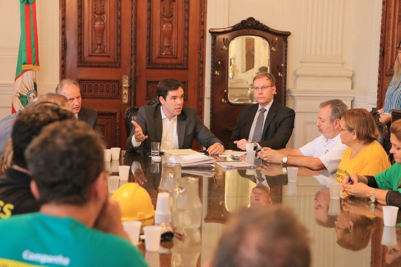 Governo do Estado recebe representantes de servidores no Piratini