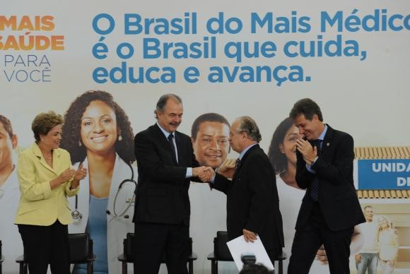 Governo anuncia criação de 3 mil vagas de residência para o Mais Médicos
