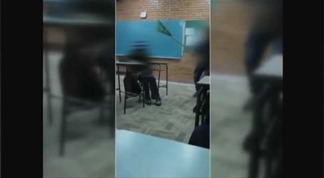 Integrantes da AMAR posicionam-se sobre vídeo de autista agredido
