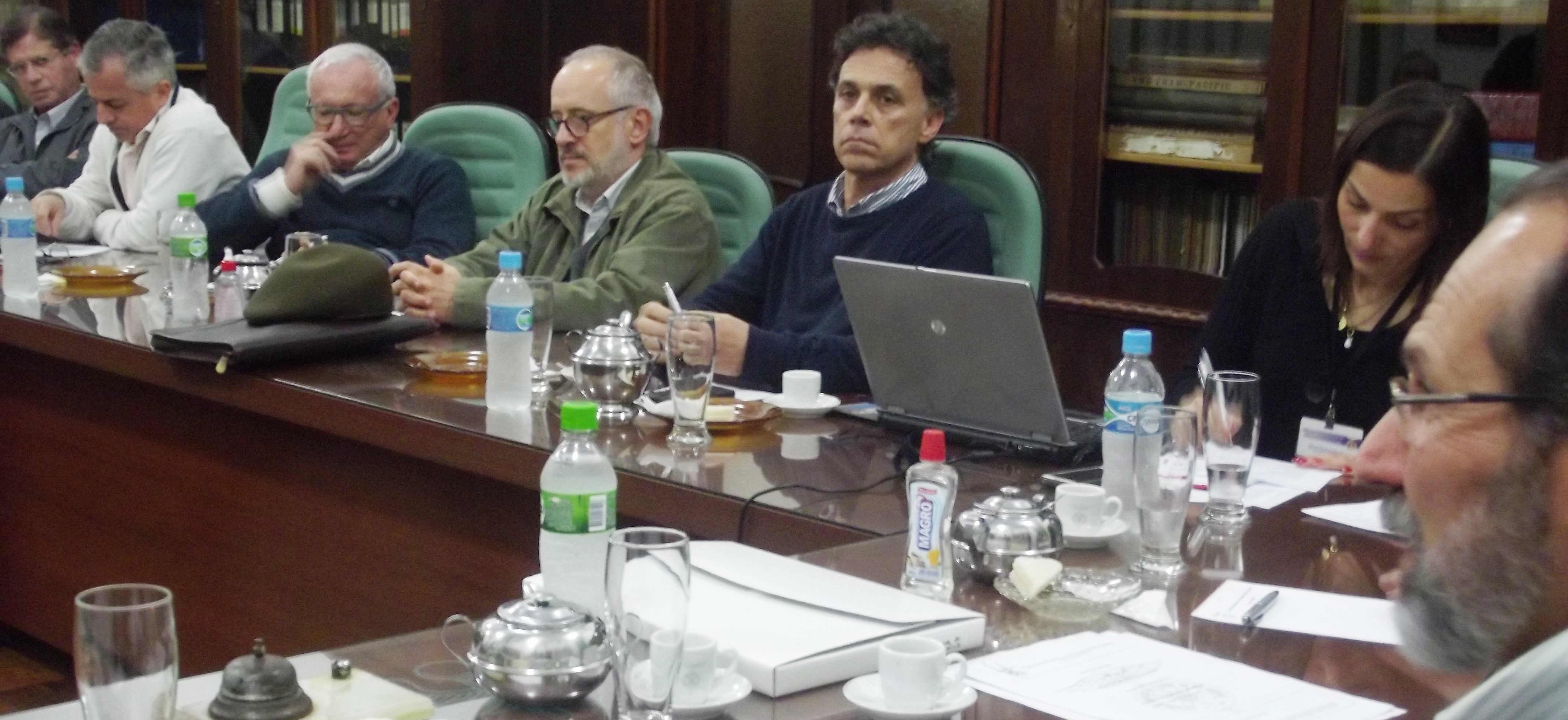 Diretoria da Câmara de Comércio debate visita a empresa WEG