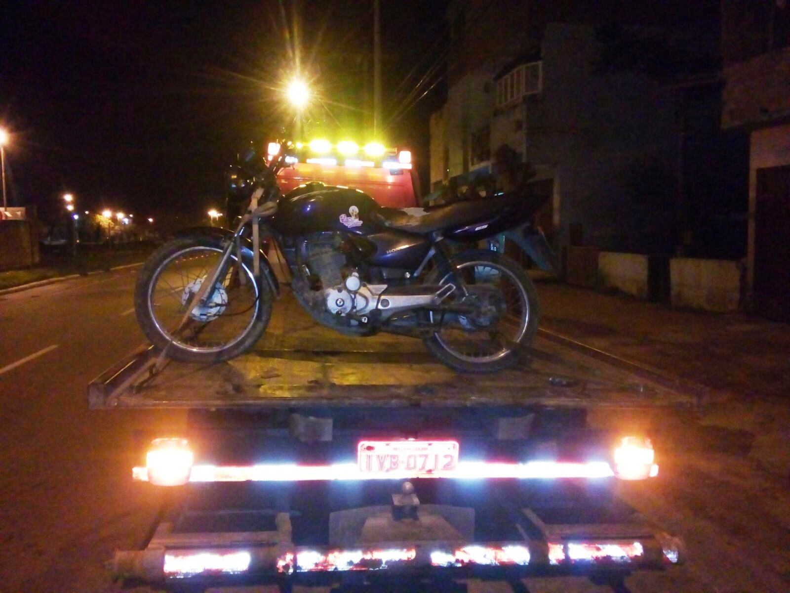 Policiais comunitários apreendem menor infrator e recuperam motocicleta furtada