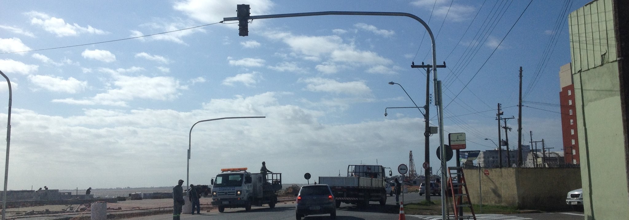 Implantação de semáforo deve facilitar trânsito para pedestres e motoristas