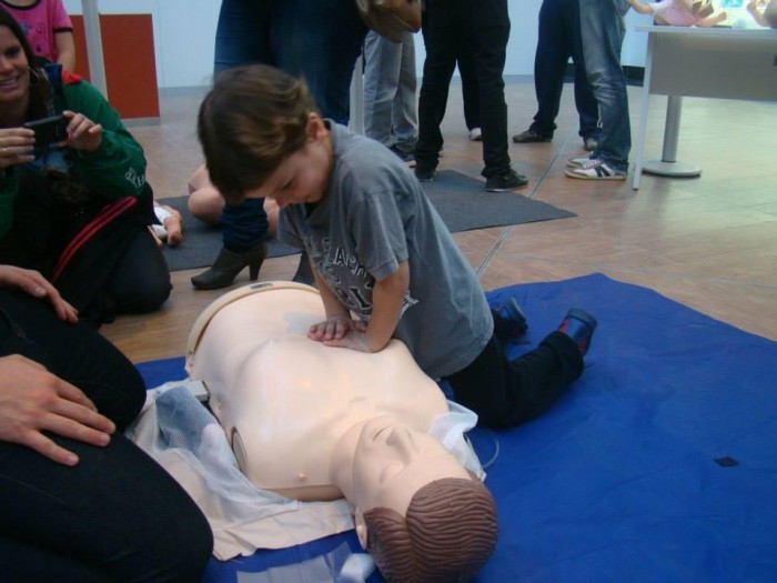 Liga do Trauma ministra Curso de Reanimação Cardiopulmonar para população no Praça Rio Grande Shopping