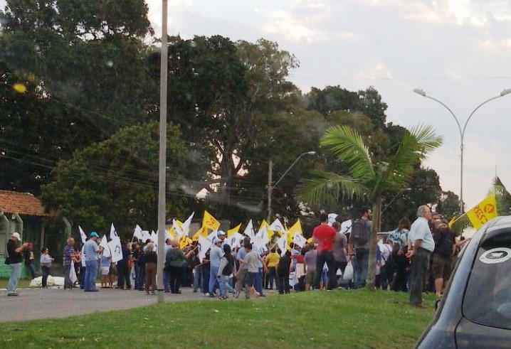 Servidores fazem protesto na Av. Presidente Vargas