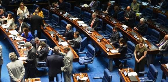 Senado aprova mudanças em financiamento de campanha