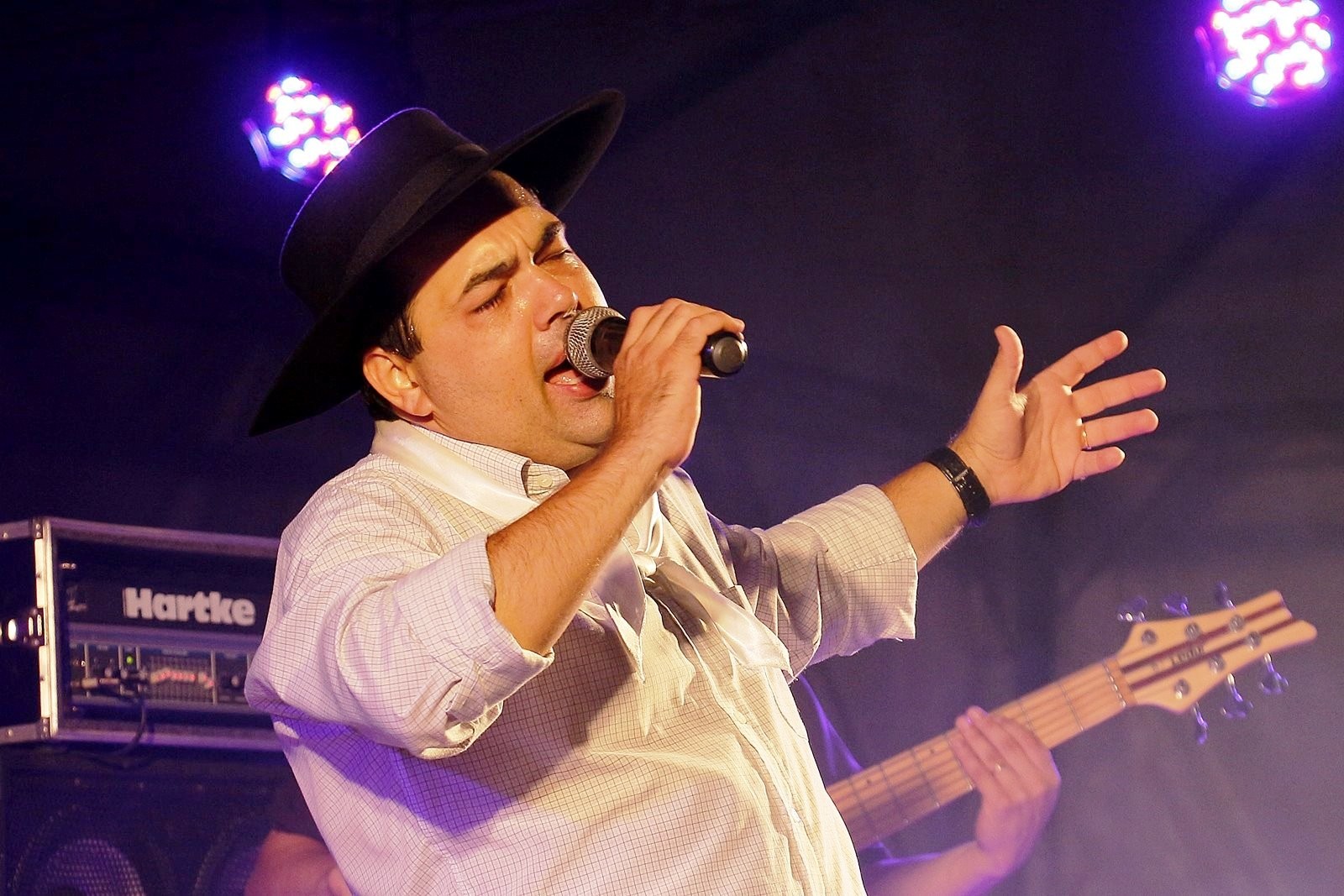 Alexandre Taveira encerra Semana Farroupilha no Praça Rio Grande Shopping