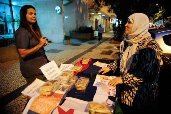 Refugiados no Brasil, sírios tem dificuldade de encontrar empregos e moradia