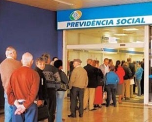Aposentados começam a receber primeira parcela do décimo terceiro
