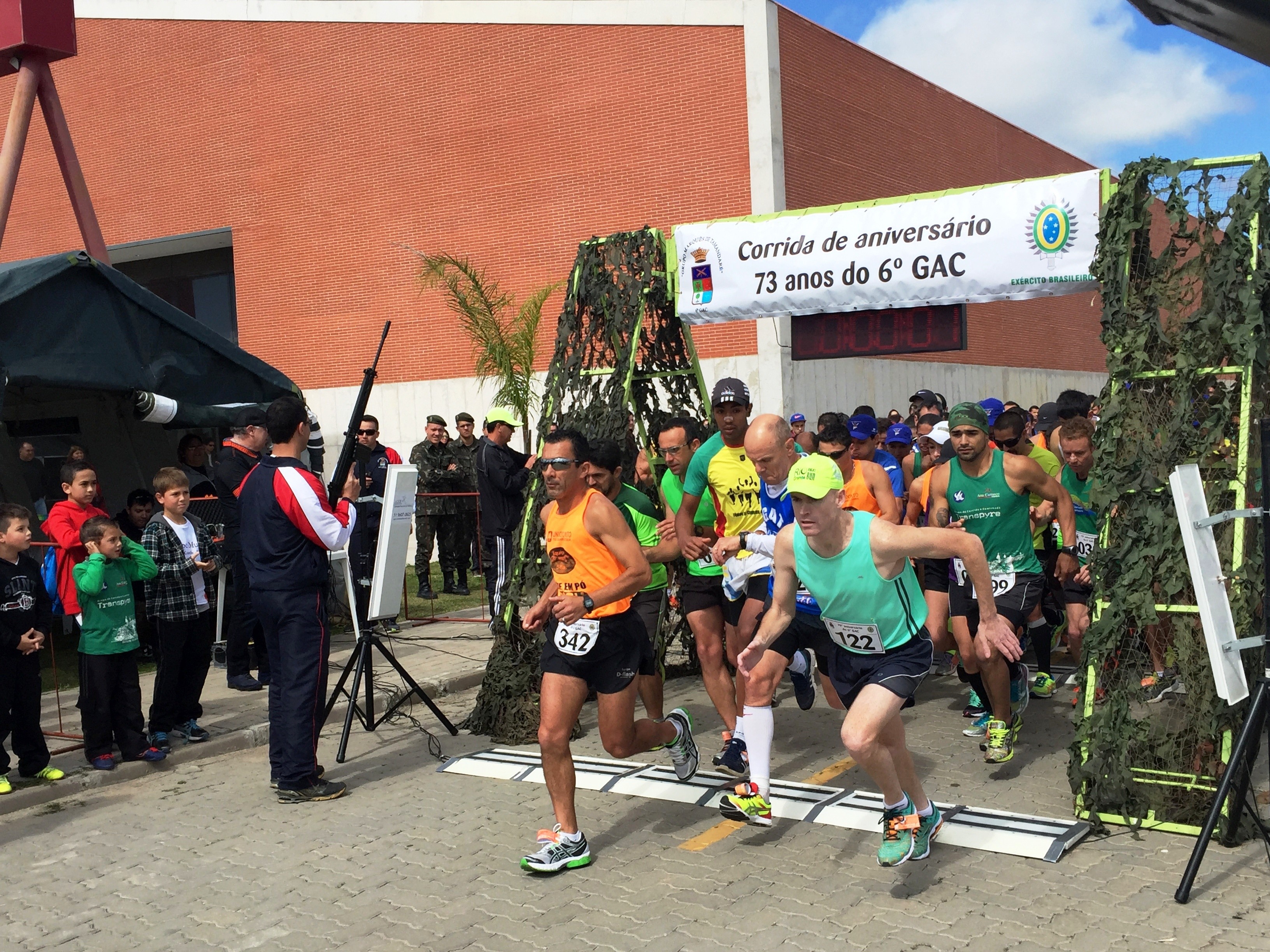 Corrida comemorativa aos 76 anos do 6º GAC aconteceu no Praça Rio Grande Shopping