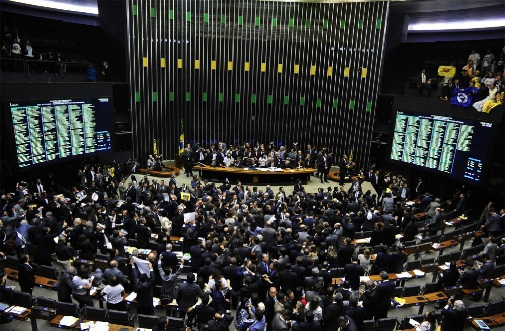 Redução da maioridade penal para crimes graves é rejeitada pela Câmara