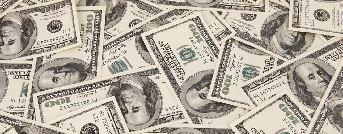 Dólar encosta em R$ 3,20 e fecha no maior valor em mais de um mês