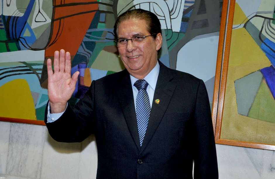 Supremo abre inquéritos para investigar Renan, Jader Barbalho e Delcídio