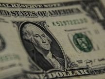 Dólar volta a fechar acima de R$ 3,80 com possível rebaixamento do Brasil