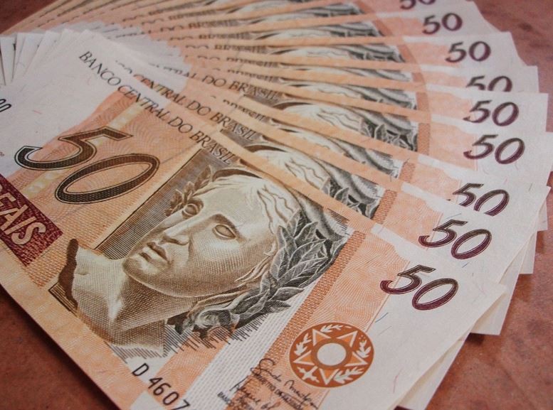 Salário mínimo sobe para R$ 880 em 1º de janeiro